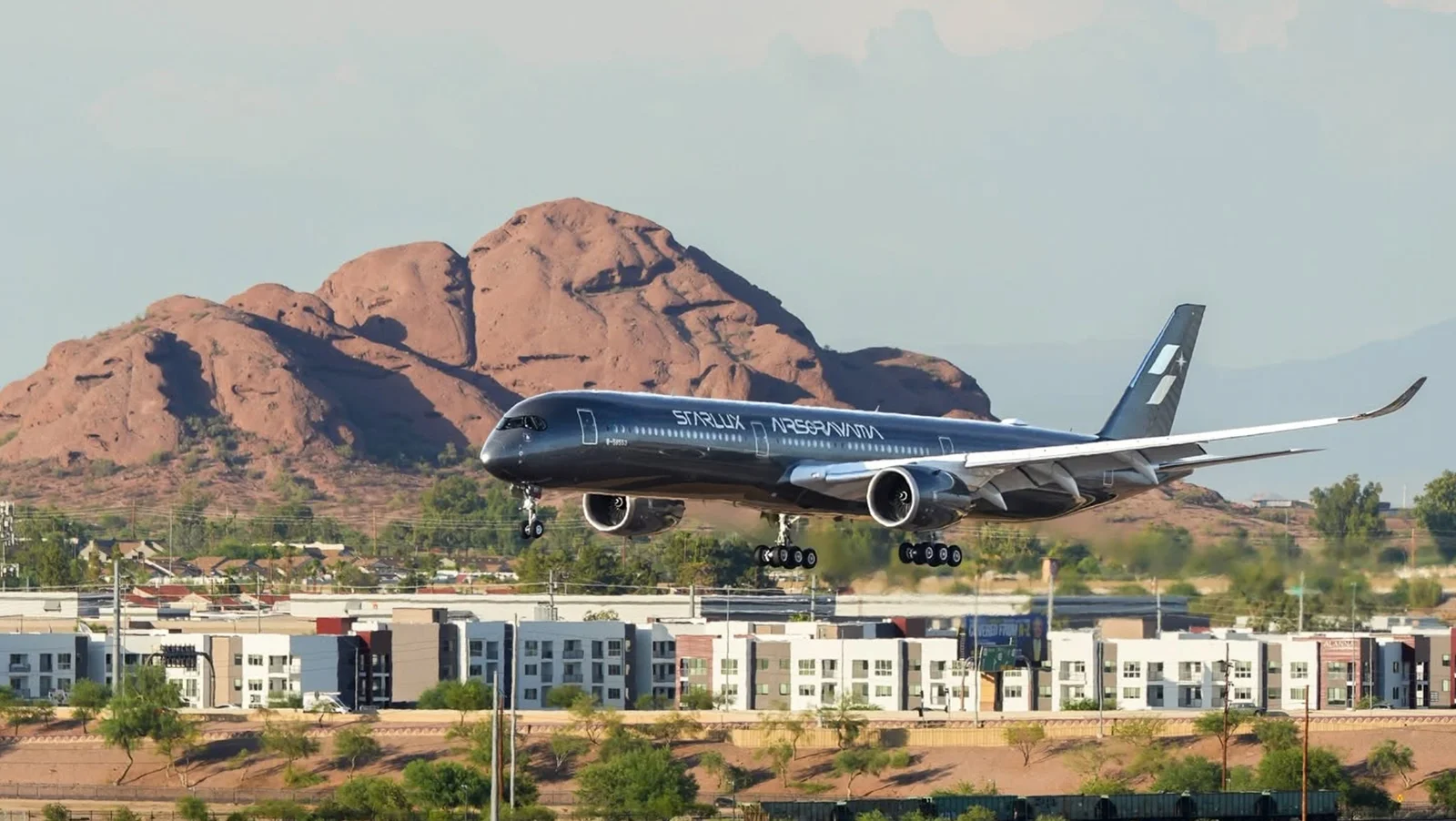 starlux airplane